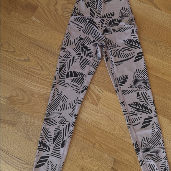 Aire L eaf Print Leggings - Picture 1 of 4